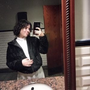 Meet your Posher, Lucrecia